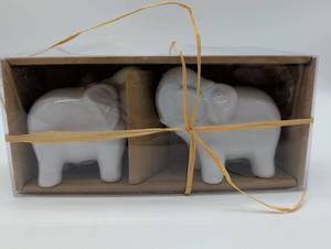 lot 11196 image: Porcelain Elephants Salt and Pepper Set