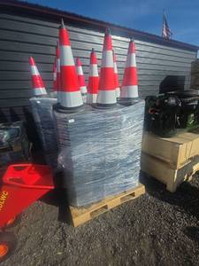 lot 302282686 image: Traffic Safety Cones - Bulk Lot 250