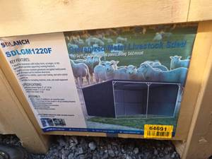 lot 302282692 image: Solanch SDLGM1220F Metal Livestock Shed