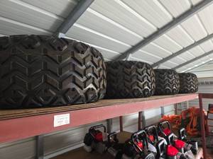 lot 3022826022 image: Golf cart Tires set of 4 with Aluminum Wheel