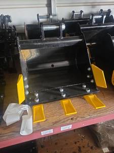 lot 3022826111 image: Mini Excavator bucket 20Cm