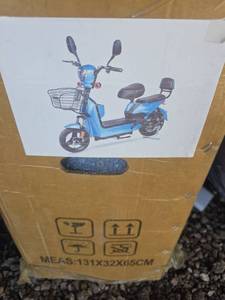 lot 3022826144 image: Electric Scooter IREV with Storage Basket(Blue)