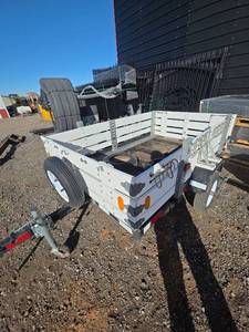 lot 3022826183 image: Small Utility Trailer with Removable Sides