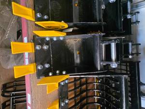 lot 3022826107 image: 12 Mini excavator Bucket