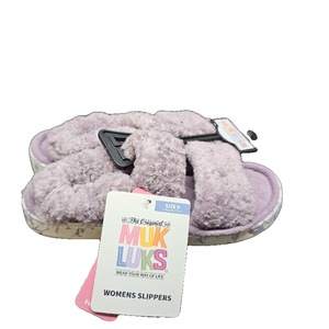 lot 2296 image: Muk Luks Womens Slipper Lavender size Six