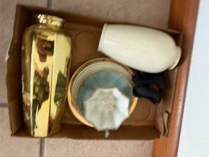 lot 1206 image: Decorative Vases and Plates--FR