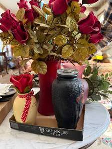 lot 1213 image: Vases & Flowers--FR