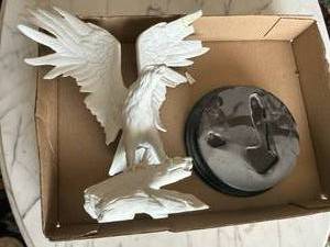 lot 1214 image: White Eagle w stand (wing tip broken)--FR