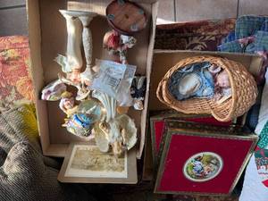 lot 1219 image: Victorian Tin Boxes & Miscellaneous Decor--FR