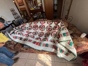 lot 1222 image: Hand Stitched Christmas Quilt--FR