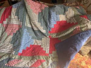 lot 1223 image: Hand Stitched Comforter--FR