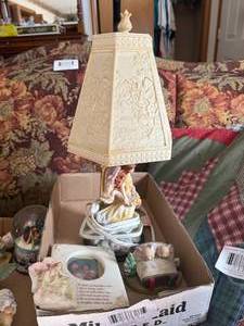 lot 1231 image: Victorian Lamp (Small) & Miscellaneous Decor--FR