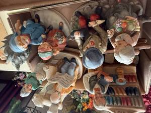lot 1240 image: Miscellaneous Vintage Figurines--FR