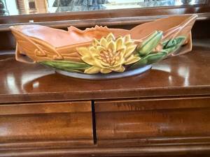 lot 1242 image: Roseville Pottery Water Lily Console Bowl--FR