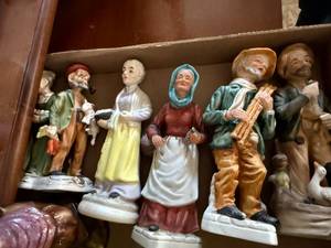 lot 1244 image: Vintage Miscellaneous Figurines--FR