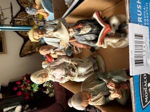 lot 1247 image: Vintage Miscellaneous Figurines--FR