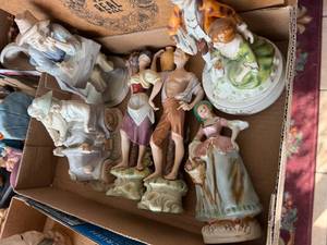 lot 1248 image: Vintage Miscellaneous Figurines--FR