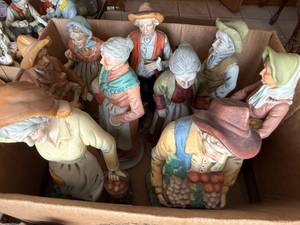 lot 1249 image: Vintage Miscellaneous Figurines--FR