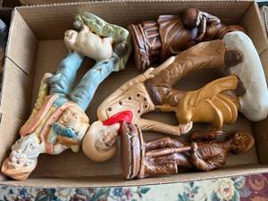 lot 1252 image: Vintage Miscellaneous Figurines--FR