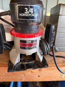 lot 1433 image: Craftsman 34 hp Router w Bits -- Gar