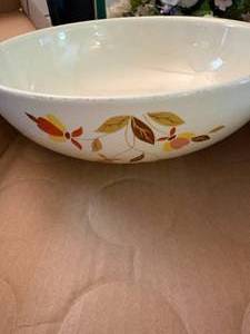lot 1011 image: Hall Jewel-T Bowl--K