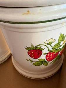 lot 1014 image: Canister set x4 w strawberry design--K