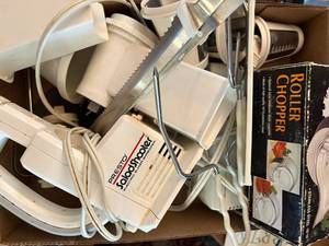 lot 1015 image: Electric Kitchen Appliances (salad shooter, hand mixer, roller, chopper)--K