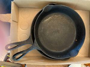 lot 1019 image: Cast Iron Skillets x2 (#7 & #8)--K
