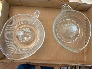 lot 1020 image: Glass Hand Juicers x2--K