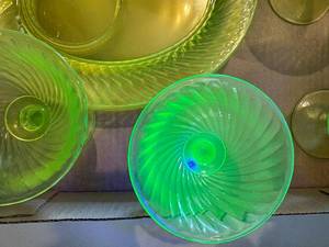 lot 1022 image: 5 Plates Uranium Swirl Pattern Glass & 4 Fenton Sherbet Glass Dishes-BP