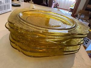 lot 1029 image: Amber Madrid Depression Plates x6 (small)--BP