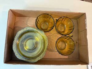 lot 1030 image: Amber Depression Madrid Saucers x8 & 3 cups--BP