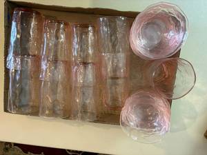 lot 1044 image: Heather Pink Crinkle Glassware (x9 glasses & 10 bowls)--BP