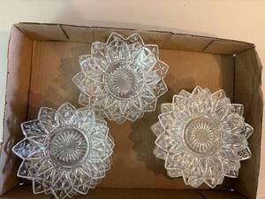 lot 1048 image: 1960s Federal Heritage Clear Pressed Glass Bowls x6 & Saucers x6--BP