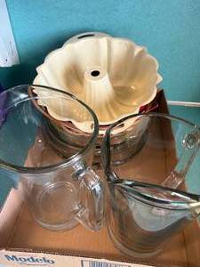 lot 1051 image: Kitchenware x7 pcs. (Pitcher, Pie Plates, Bundt Pan, etc.)--K