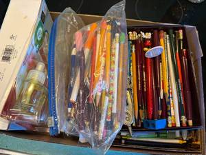 lot 1060 image: Pencils & Light Bulbs Flat--K