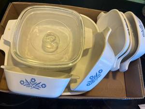 lot 1070 image: Corning Ware x7 Pcs. w Lid--K