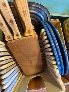 lot 1078 image: Porcelain Metal Plates, Knife Set Block & Bread Slicer--K