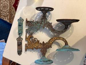 lot 1136 image: Vintage Brass Lamp Holders w wall Mounts--BP