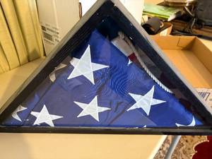 lot 1152 image: American Flag in Case (Large)--LR