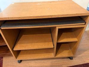 lot 1154 image: Computer Desk Stand on wheels (35L x 20W x 30H)--LR