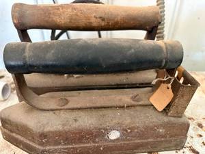 lot 1343 image: Gas Kerosene Fired Flat Irons x2-Gar