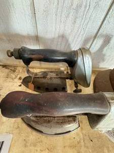 lot 1348 image: Kerosene Fired FlatSAD Irons x2--Gar