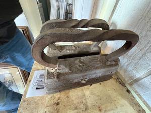 lot 1350 image: Antique Flat Irons x2--Gar