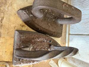lot 1352 image: Antique Flat Irons x2--Gar