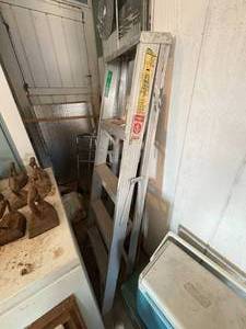 lot 1360 image: Aluminum Step Ladder--Gar
