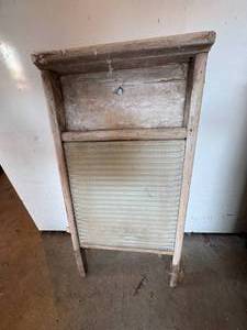 lot 1361 image: Glass Vintage Washboard--Gar