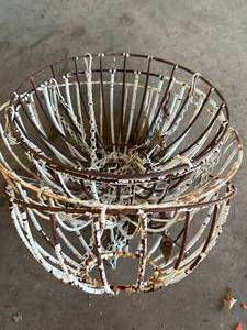 lot 1368 image: Metal Hanging Baskets x4--Gar