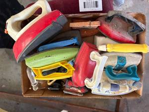 lot 1371 image: Vintage Childrens Toy Irons--Gar