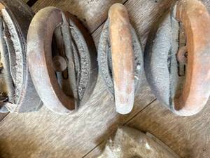 lot 1374 image: Antique Irons x 7--Gar